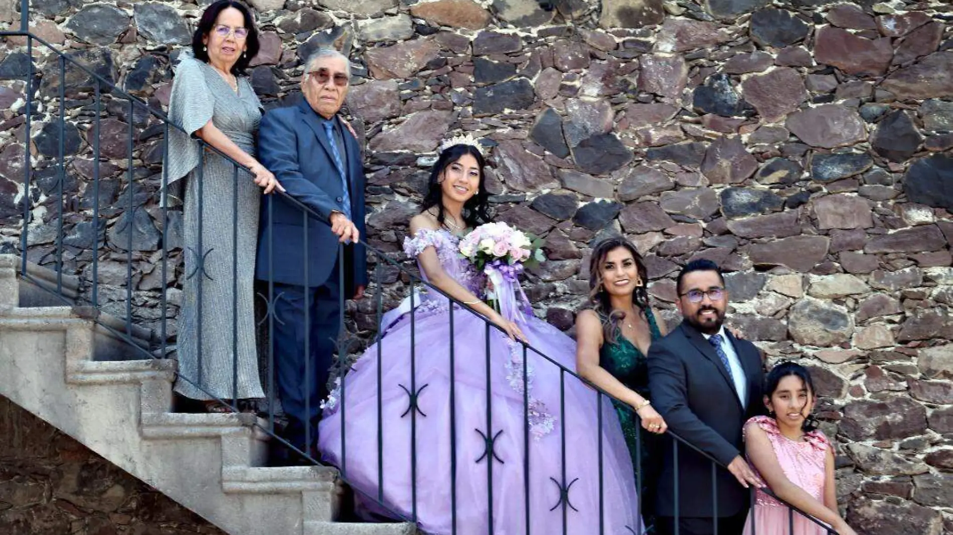 FOTO PRINCIPAL La familia Díaz Ortega y sus padrinos